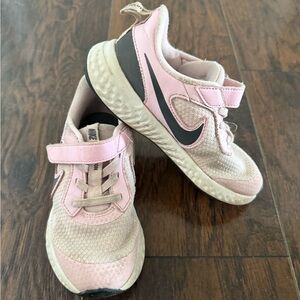 Nike Kids Light Pink and Black Sneakers